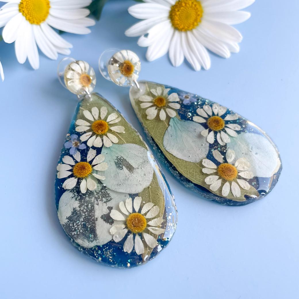 Daisy & Hydrangea on Dark blue