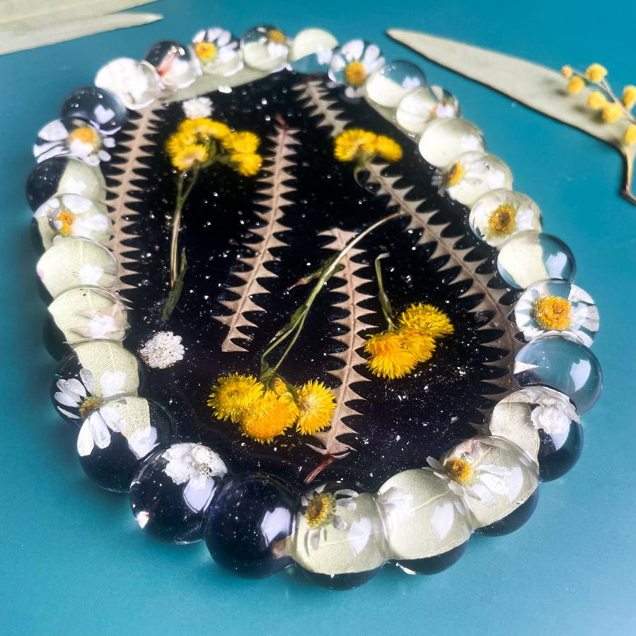 Scalloped Everlasting Daisy Trinket Tray