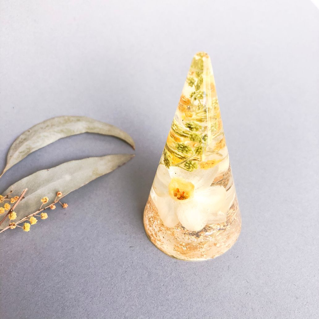 Daffodil and Wattle Ring Cone