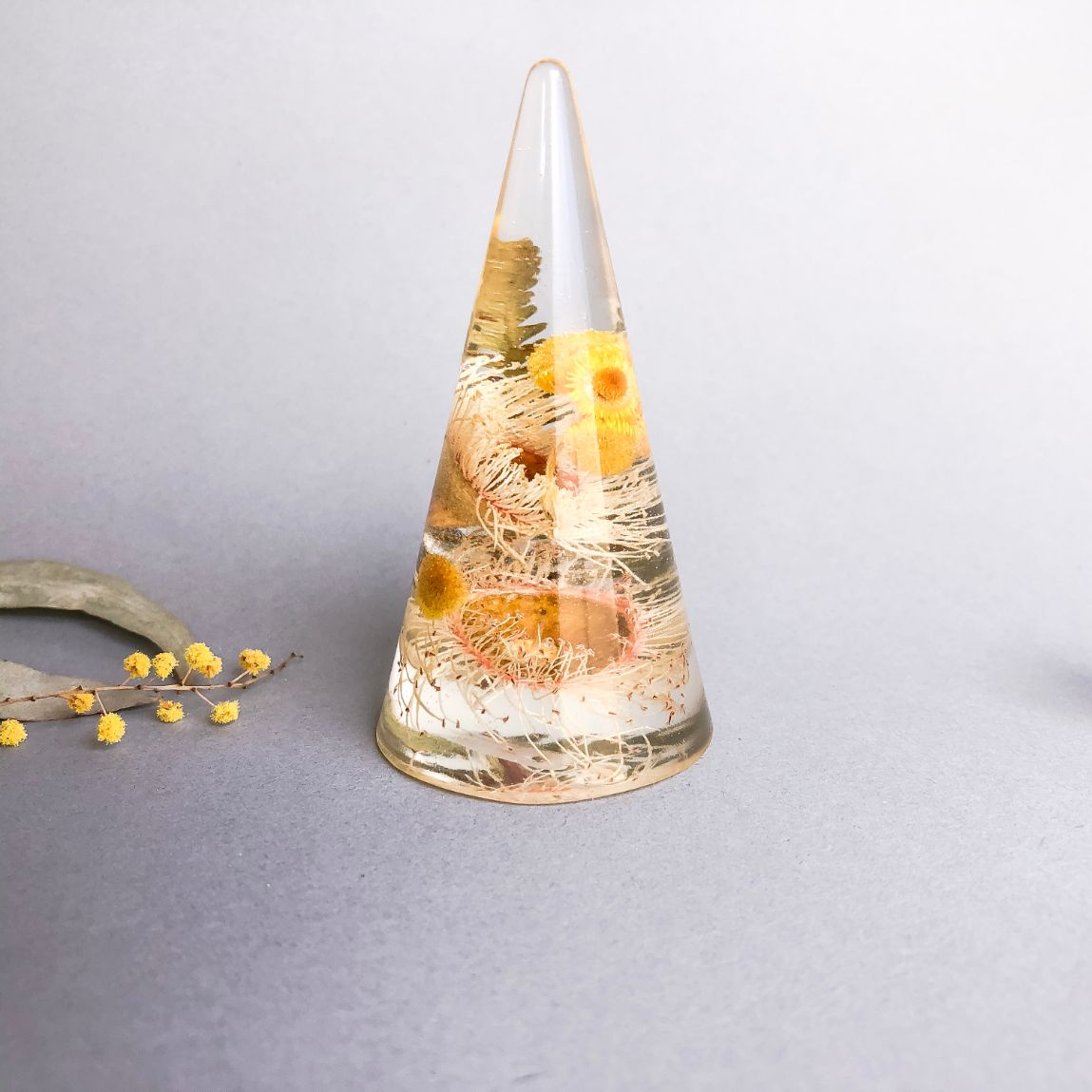 White Gum & Yellow Buttons Ring Cone