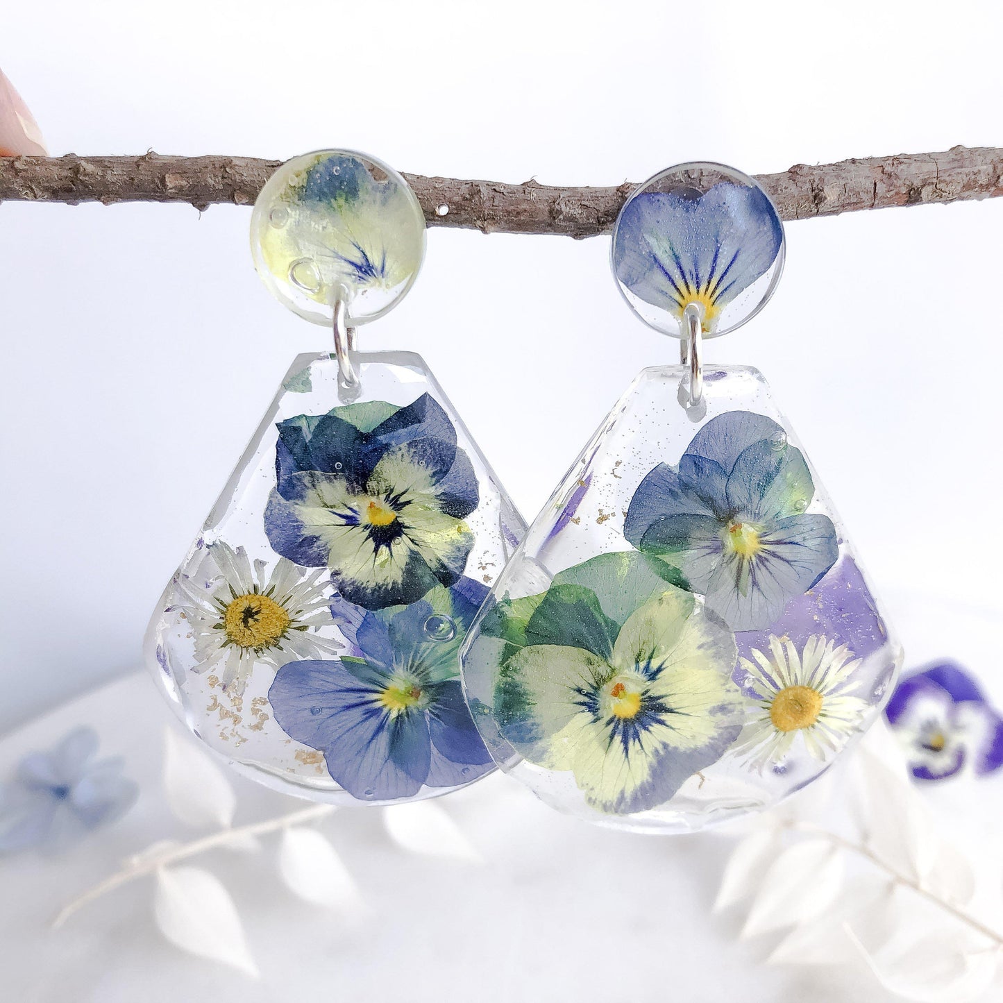 Daisy & Viola Teardrop Garden - Little Hurricane Co