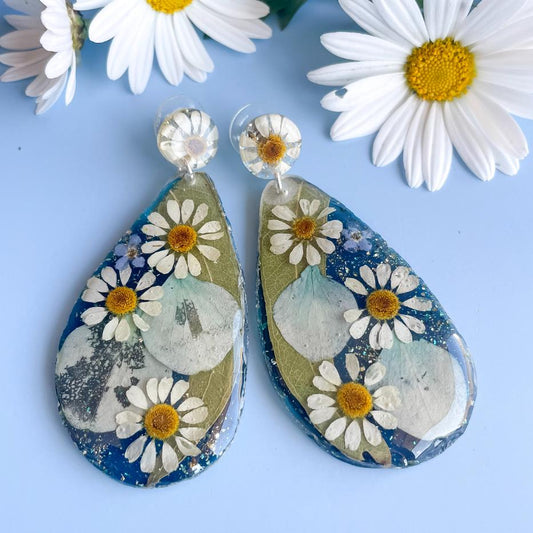 Daisy & Hydrangea on Dark blue