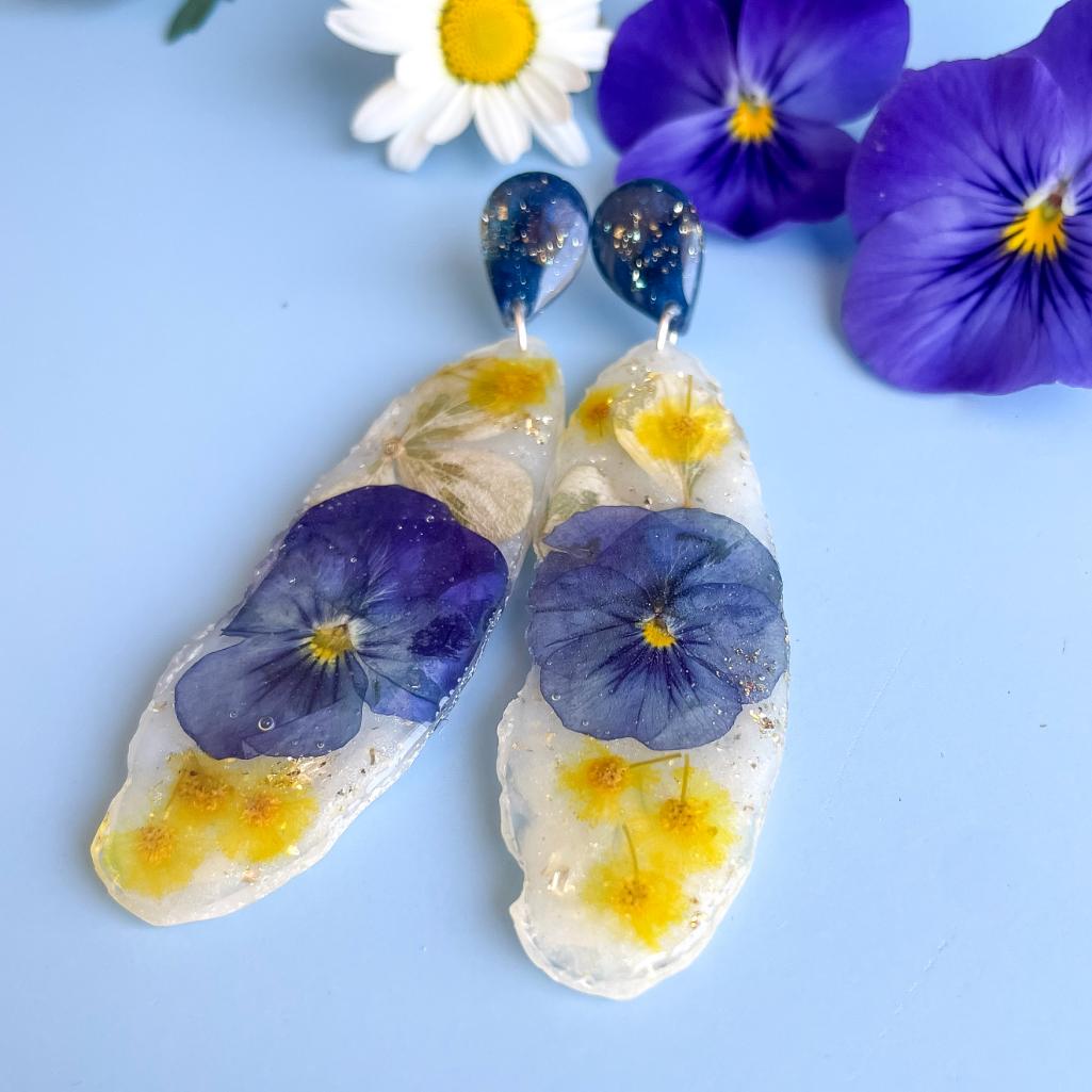 Viola and Wattle garden Geode