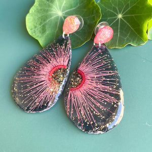 Vintage Pink Gum on Black Teardrop Geode