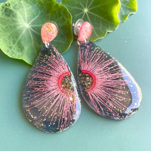 Vintage Pink Gum on Black Teardrop Geode