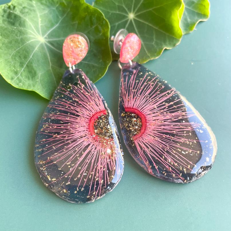 Vintage Pink Gum on Black Teardrop Geode