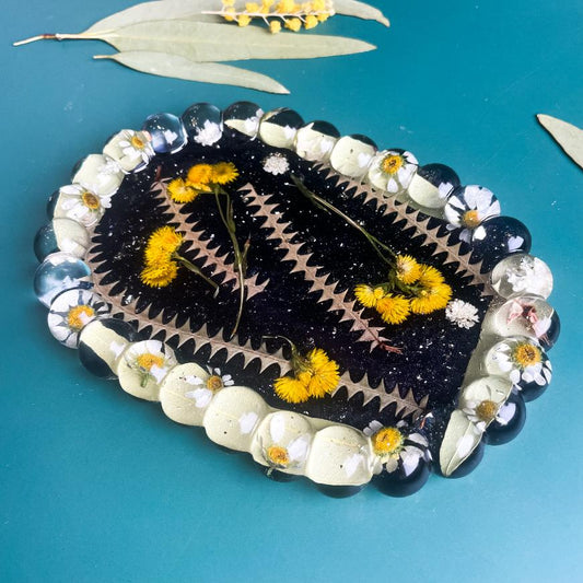 Scalloped Everlasting Daisy Trinket Tray