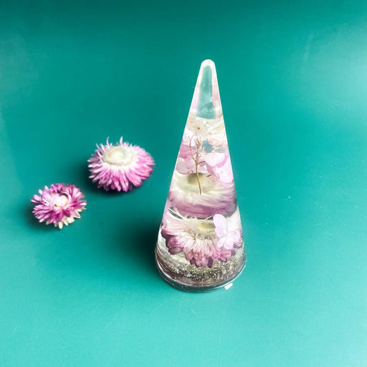 Hydrangea and paper daisy ring cone