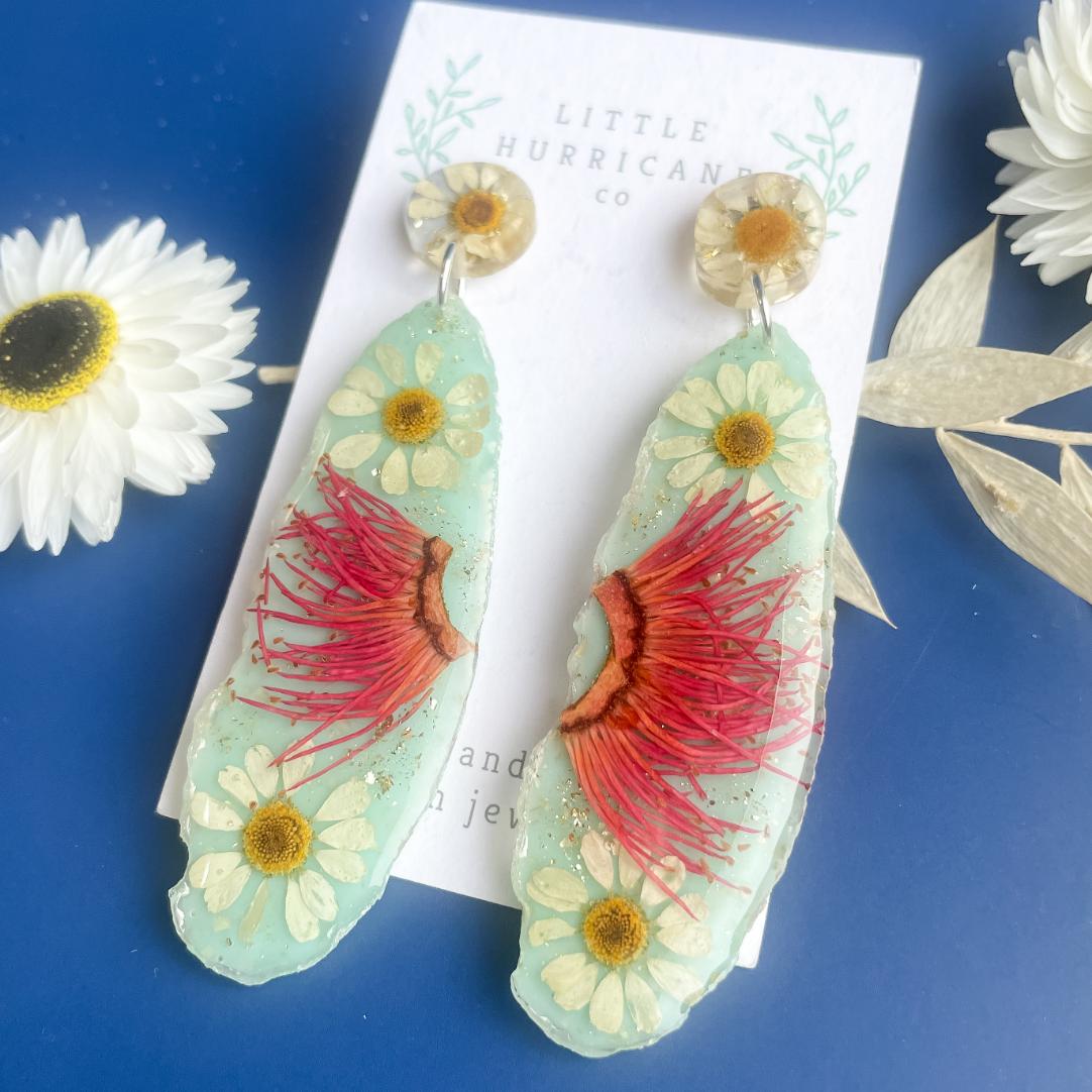 Red Gum & Daisy Geode on blue