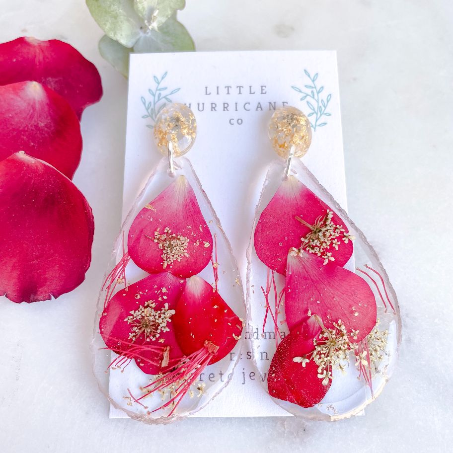 Rose petals & Queen Anne's Lace Teardrop Geode