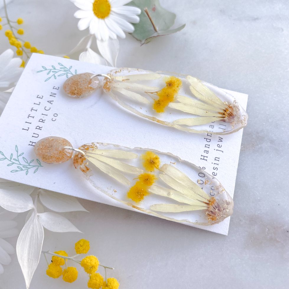 Daisy petals & Wattle blossom Geode