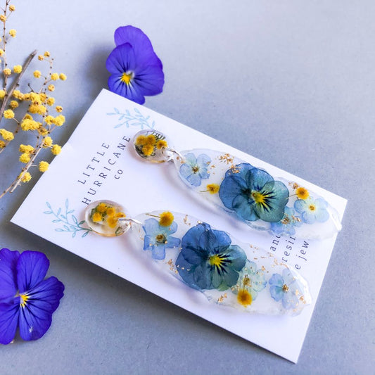 Viola & Forget me not on white Geode