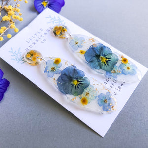 Viola & Forget me not on white Geode