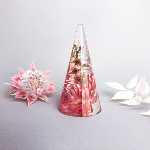 Everlasting Daisy & Tea Tree Flower Ring Cone