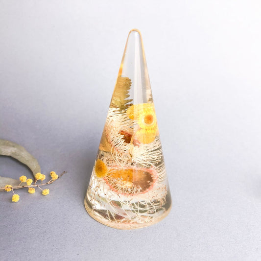 White Gum & Yellow Buttons Ring Cone