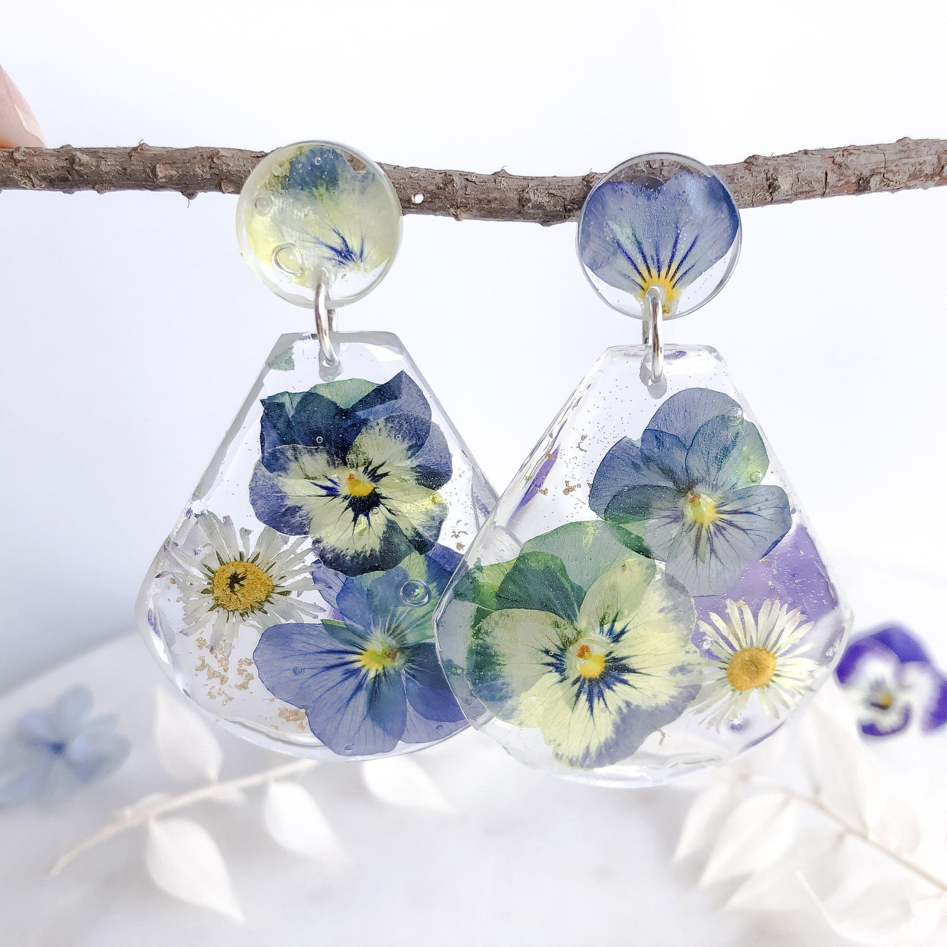 Daisy & Viola Teardrop Garden - Little Hurricane Co