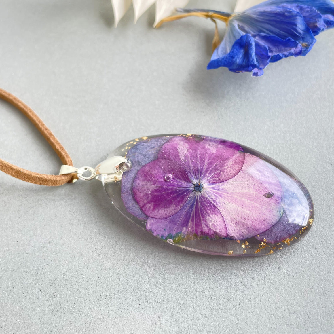 Moody Hydrangea Oval Necklace