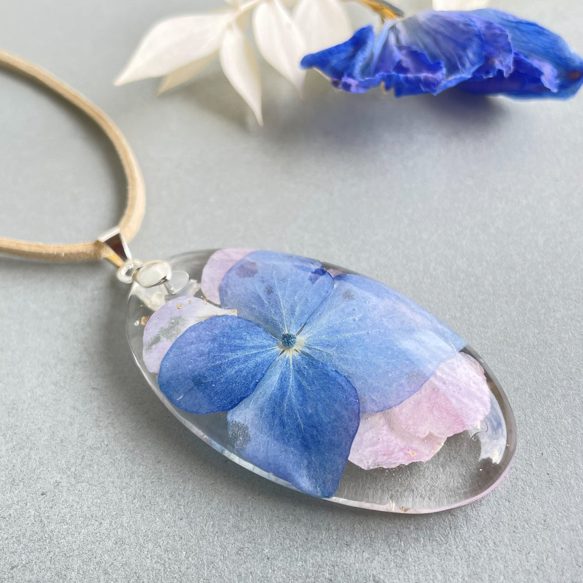 Hydrangea Oval Necklace