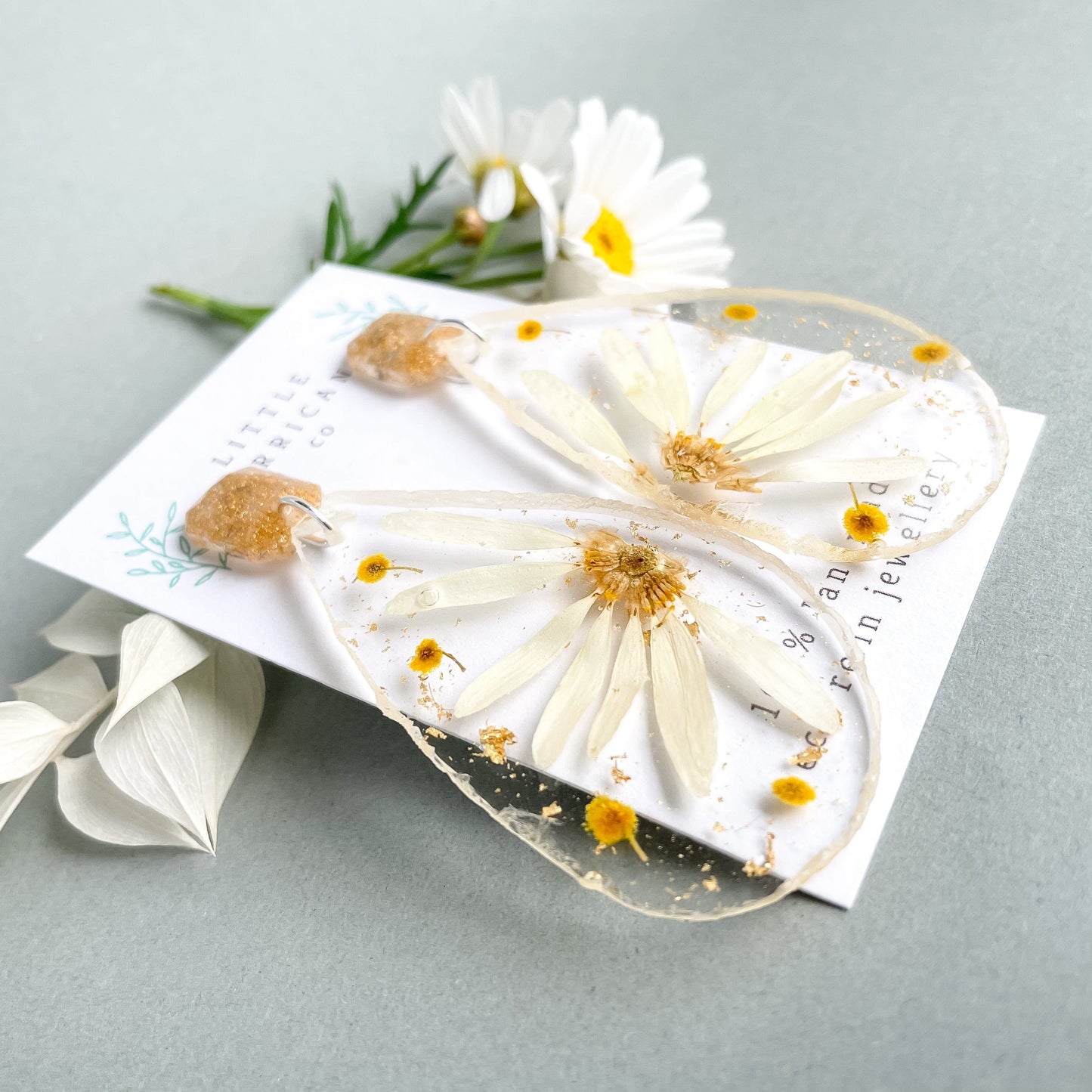 Daisy halves & Wattle Teardrop